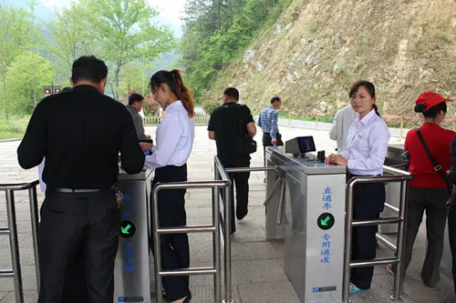 那么景區通道閘如何選擇？景區通道閘選擇要注意哪些問題？